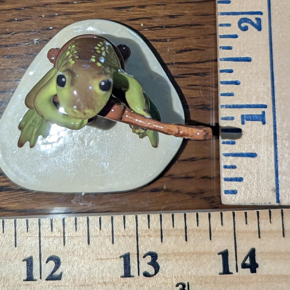 Frog Quartet on Lily Pad Figurine - Green - Picture 2 of 6